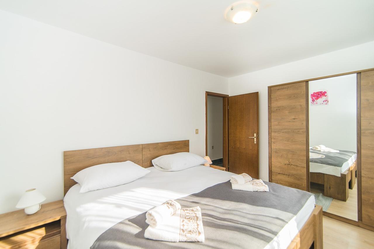 Apartments Dino ポレッチ エクステリア 写真