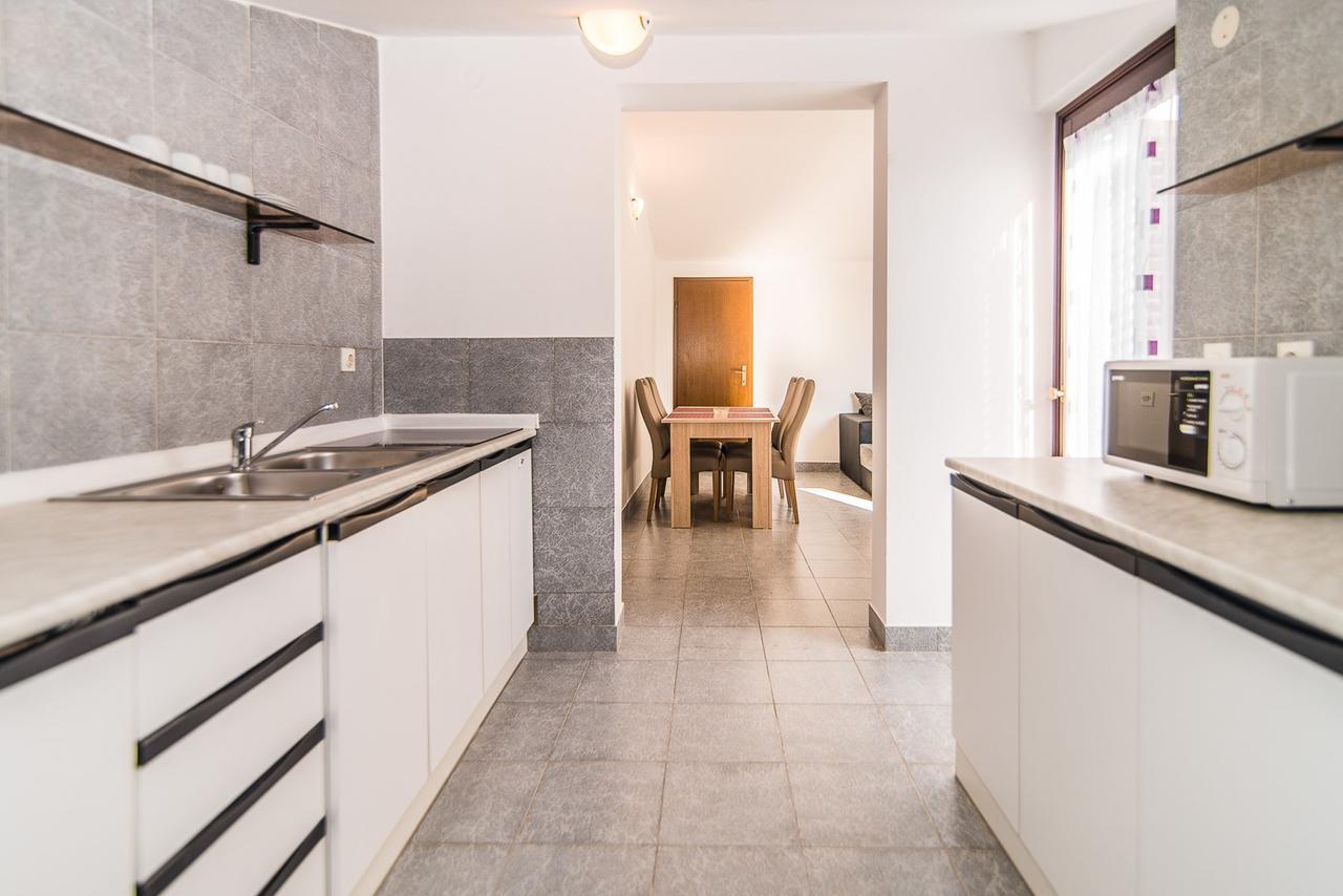 Apartments Dino ポレッチ エクステリア 写真