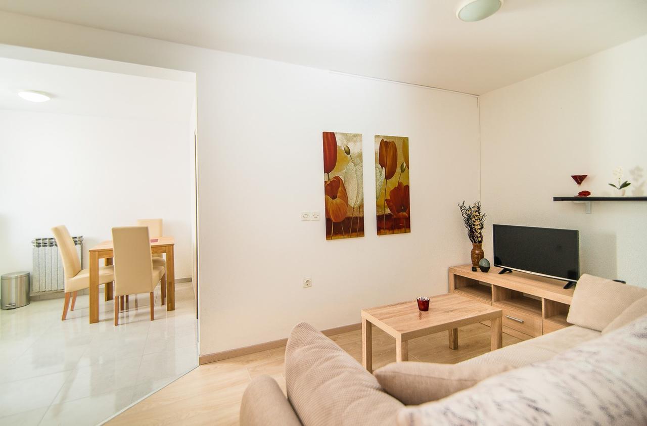 Apartments Dino ポレッチ エクステリア 写真