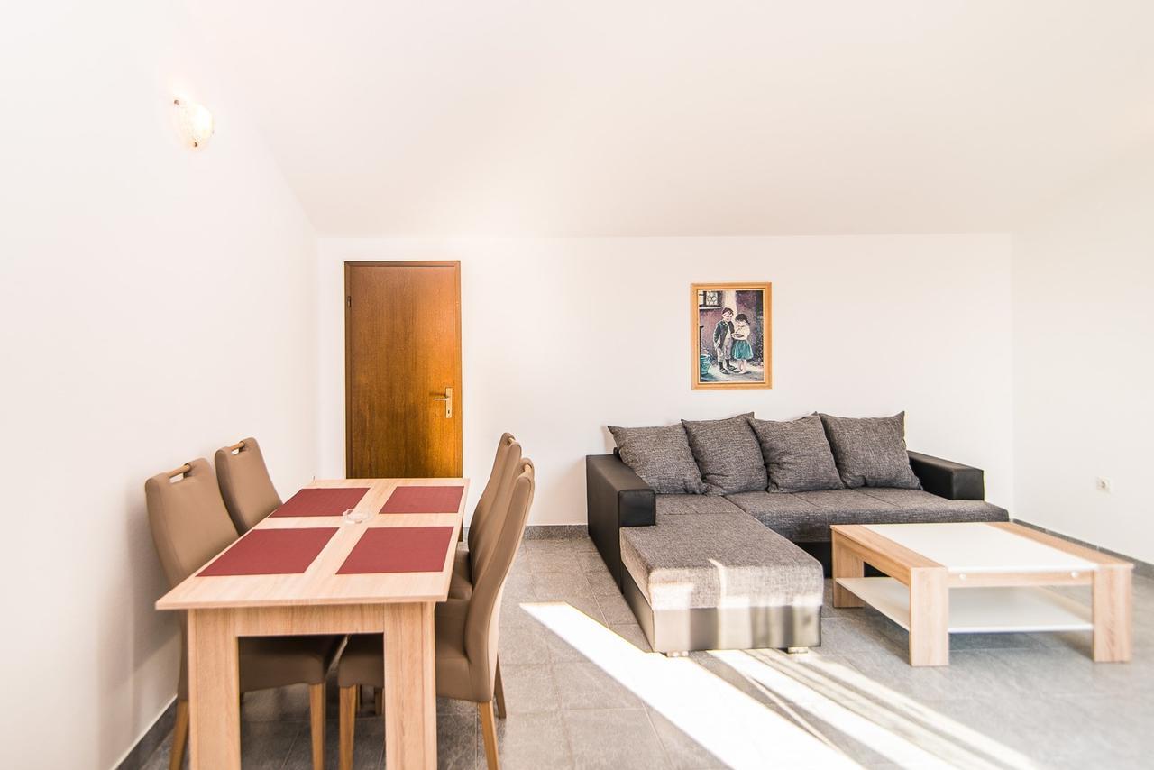 Apartments Dino ポレッチ エクステリア 写真